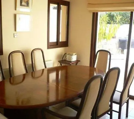 Ideal Family Bungalow, Private Pool, Sleeps 8 * Oroklini