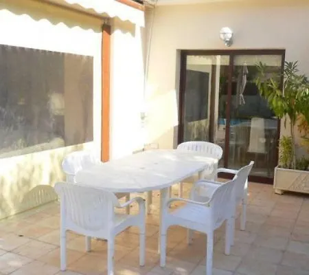 Ferienhaus Ideal Family Bungalow, Private Pool, Sleeps 8 *