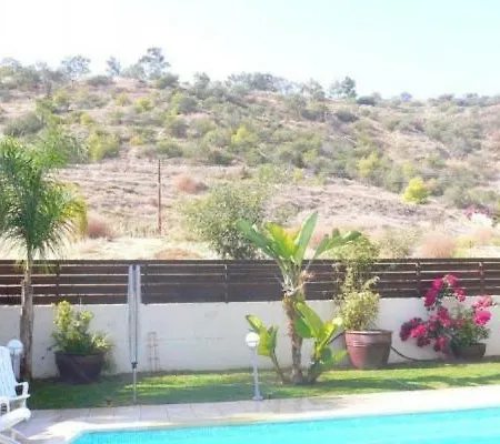 Ideal Family Bungalow, Private Pool, Sleeps 8 * Voroklini
