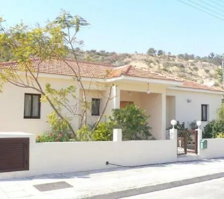 Ideal Family Bungalow, Private Pool, Sleeps 8 בית נופש בורוקליני