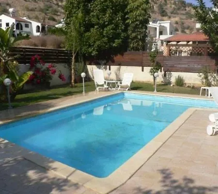 Ideal Family Bungalow, Private Pool, Sleeps 8 *
