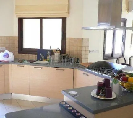 Ideal Family Bungalow, Private Pool, Sleeps 8